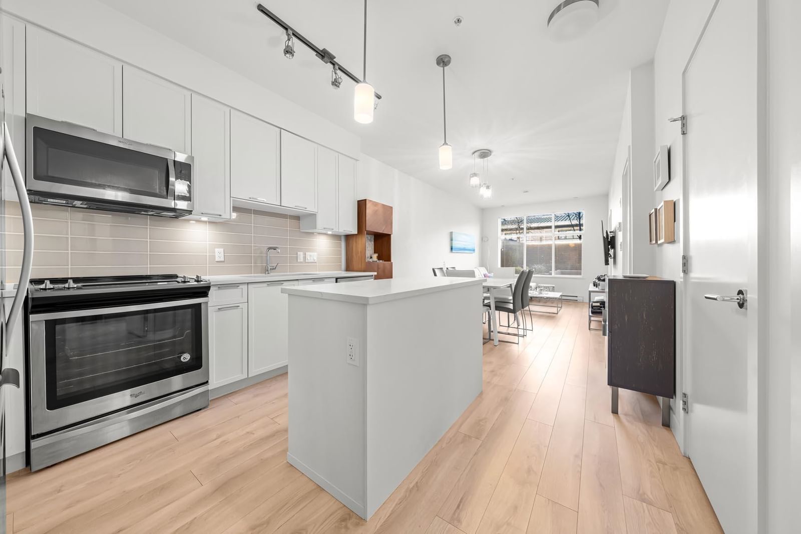 Listing Image 11