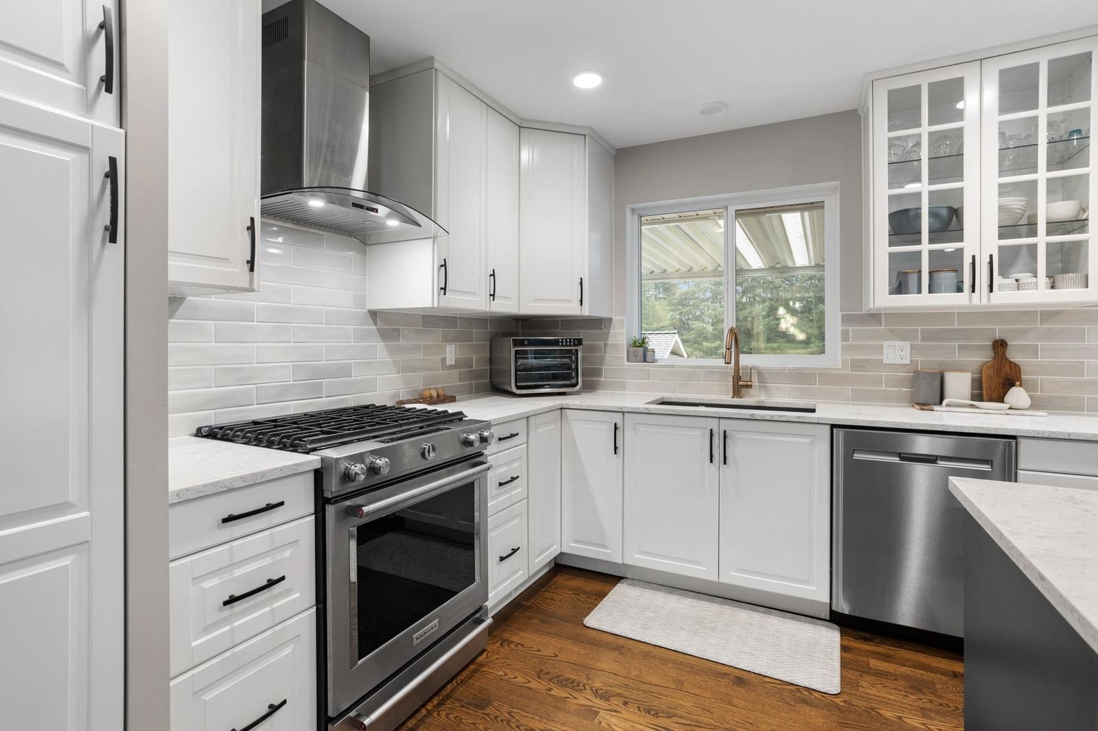 Listing Image 11