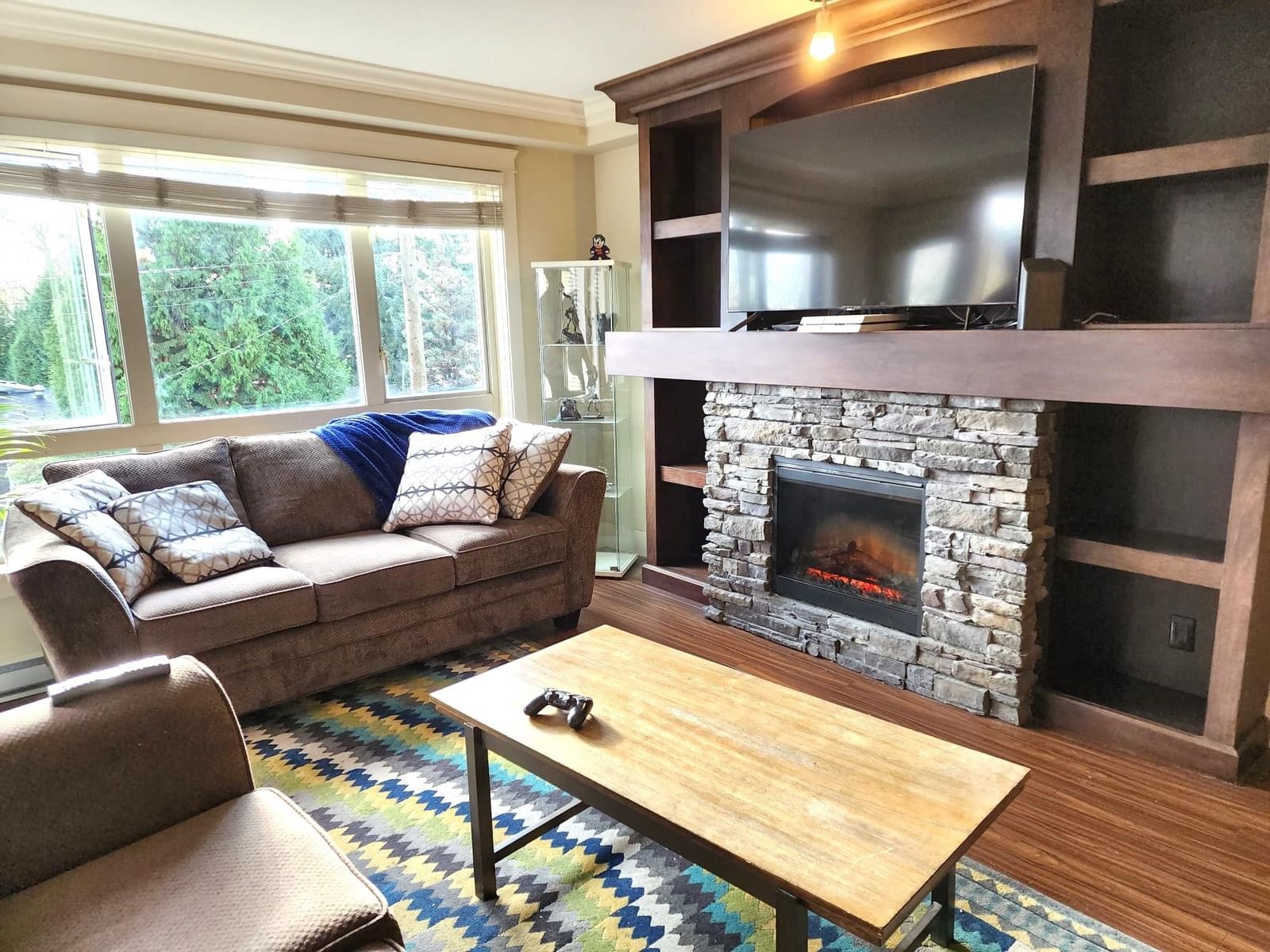 Listing Image 9