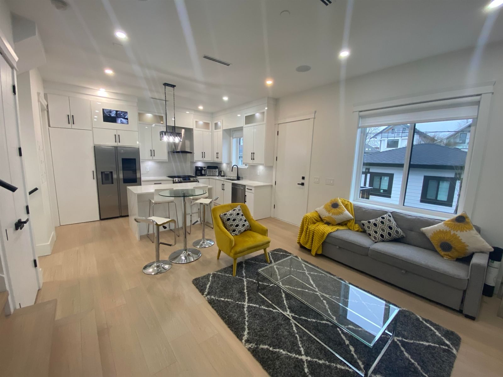 Listing Image 9