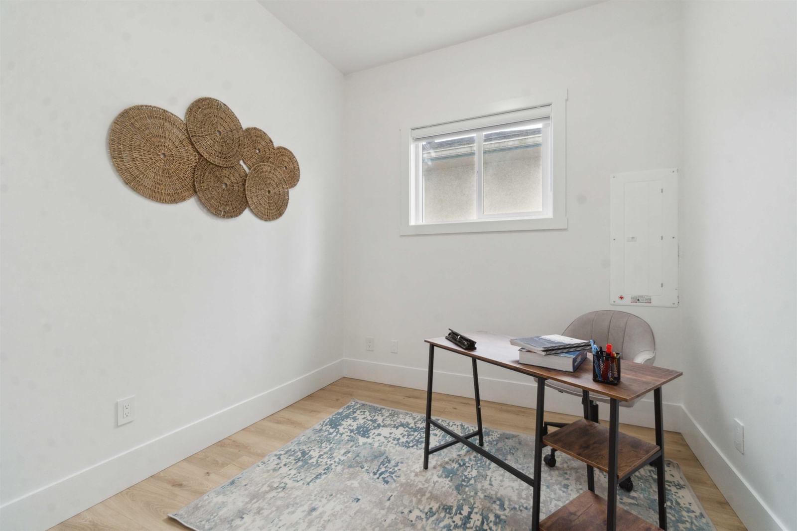 Listing Image 8