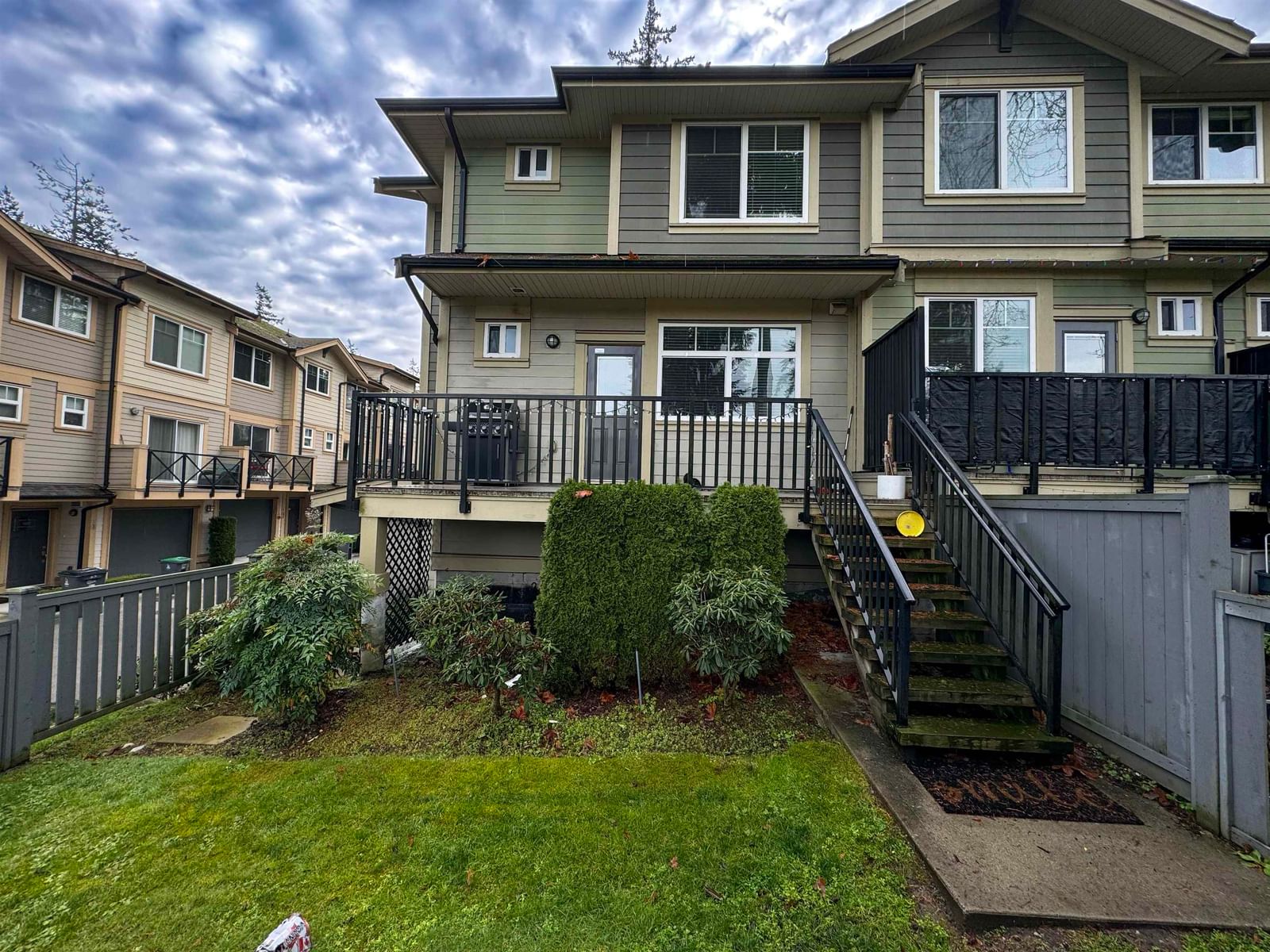 Listing Image 4
