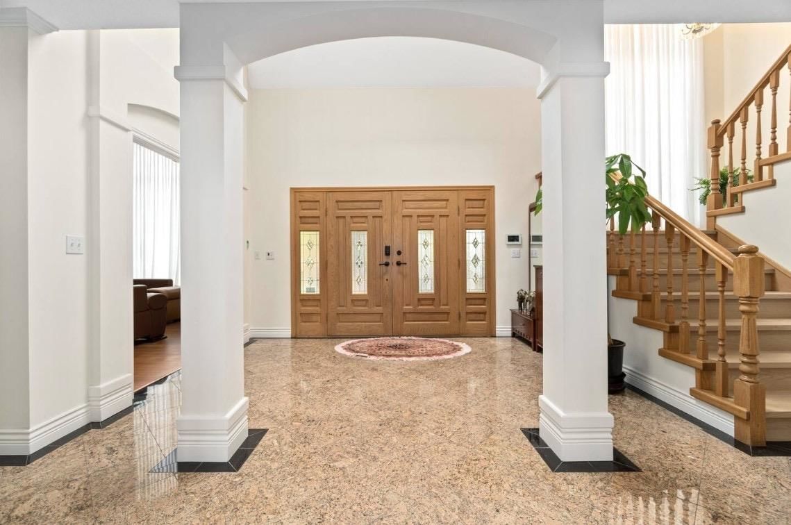 Listing Image 4
