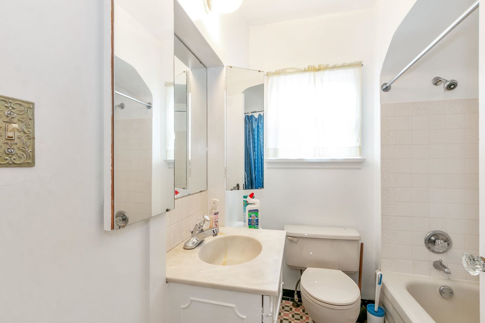Listing Image 11