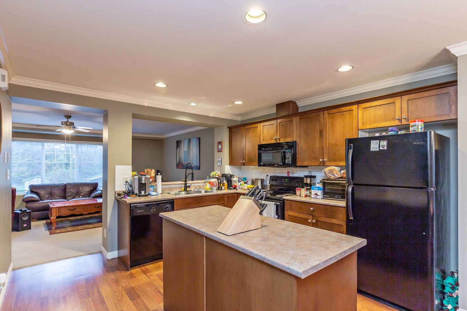Listing Image 9
