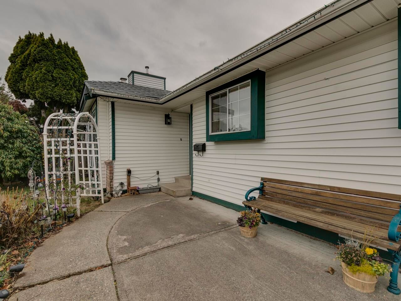Listing Image 6