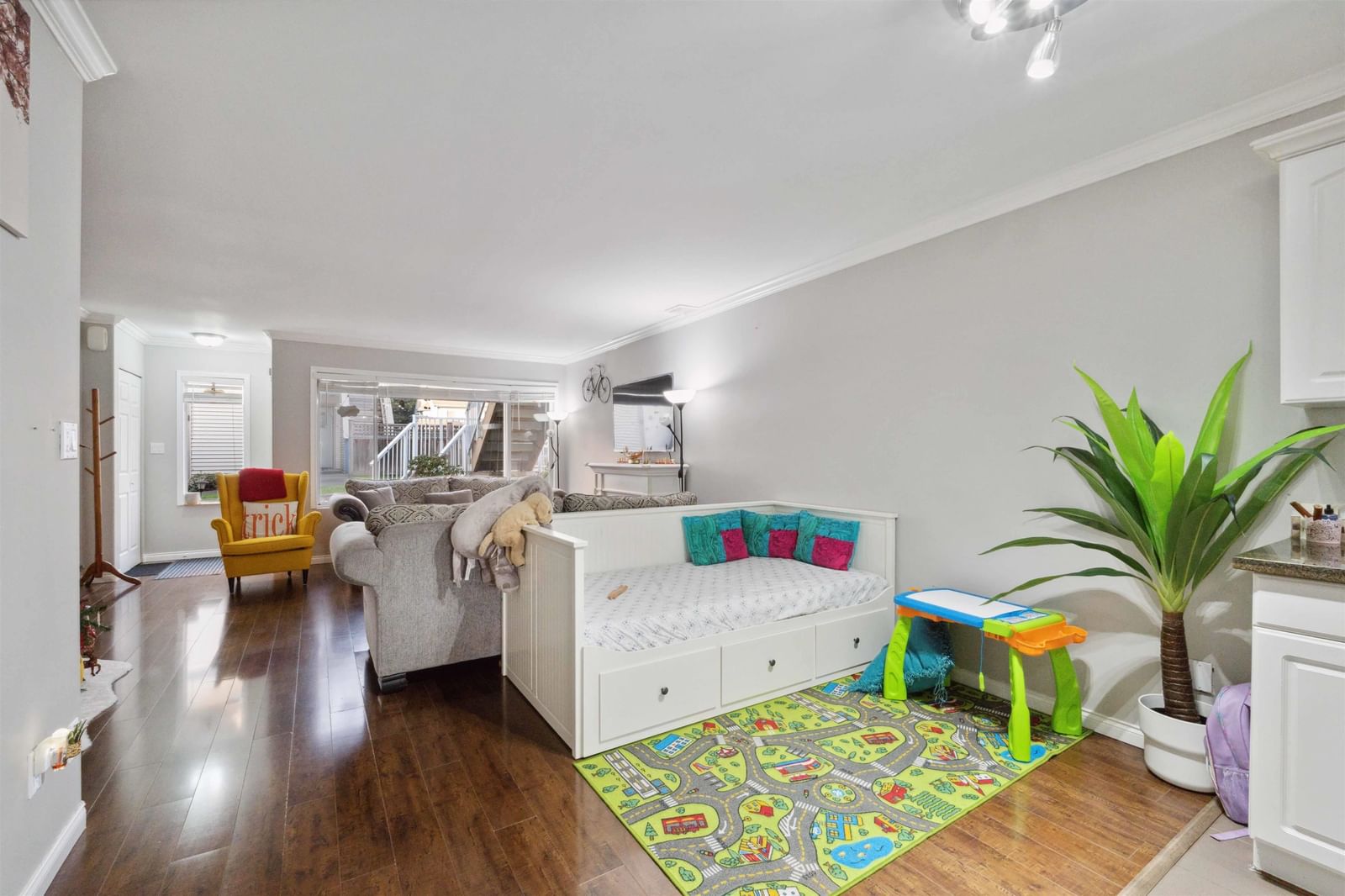 Listing Image 9