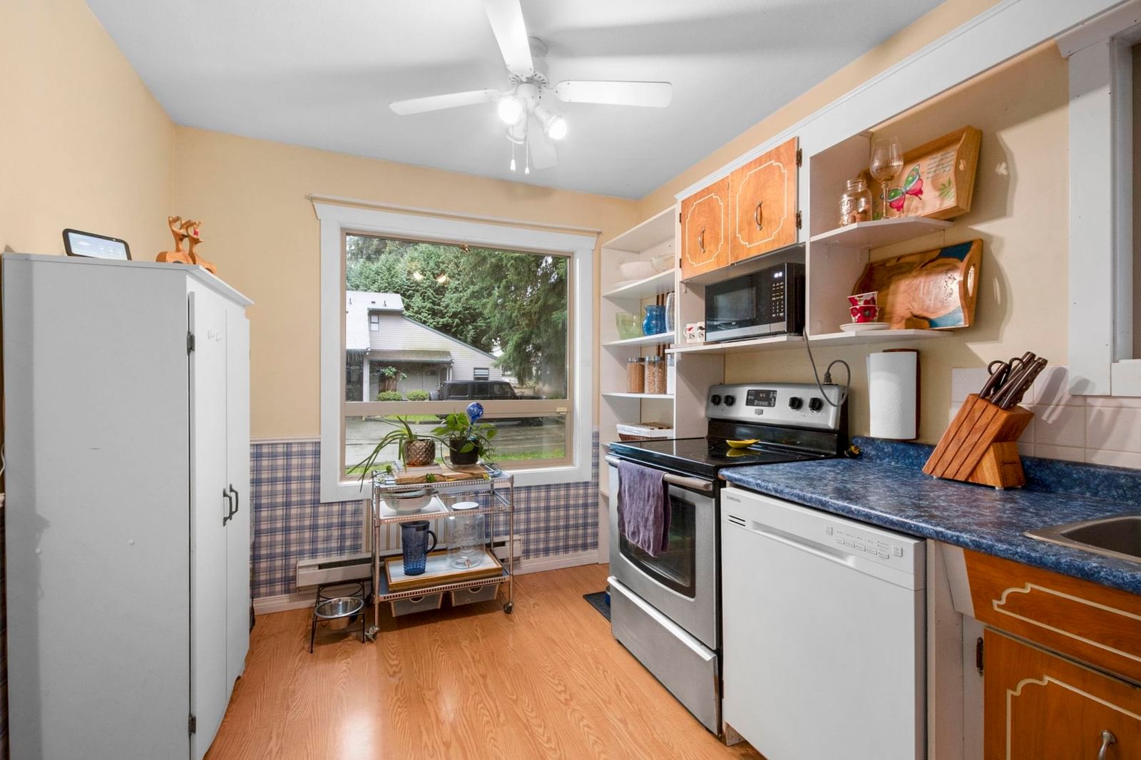 Listing Image 8