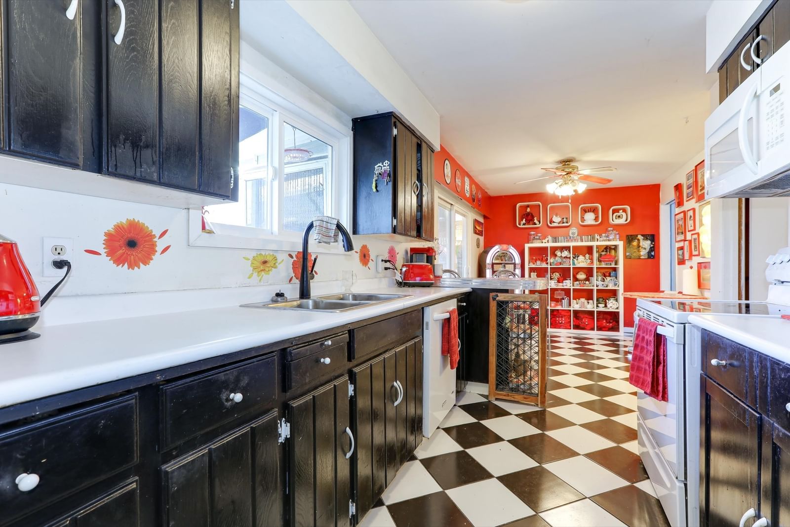 Listing Image 11