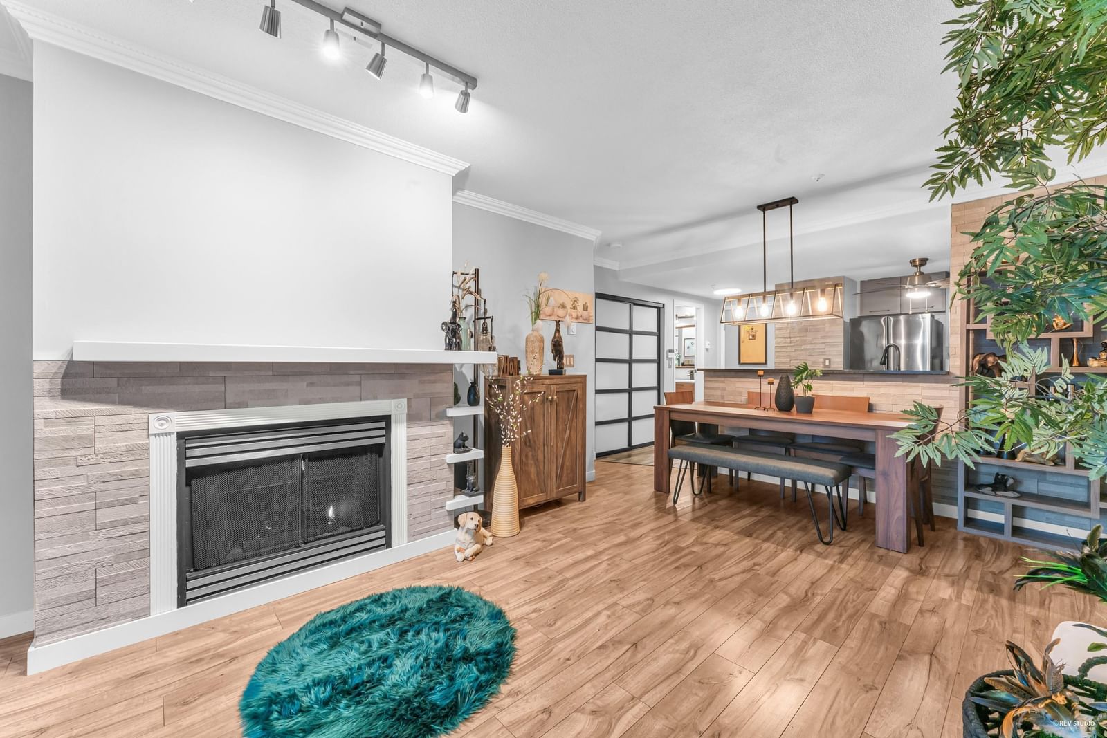 Listing Image 9