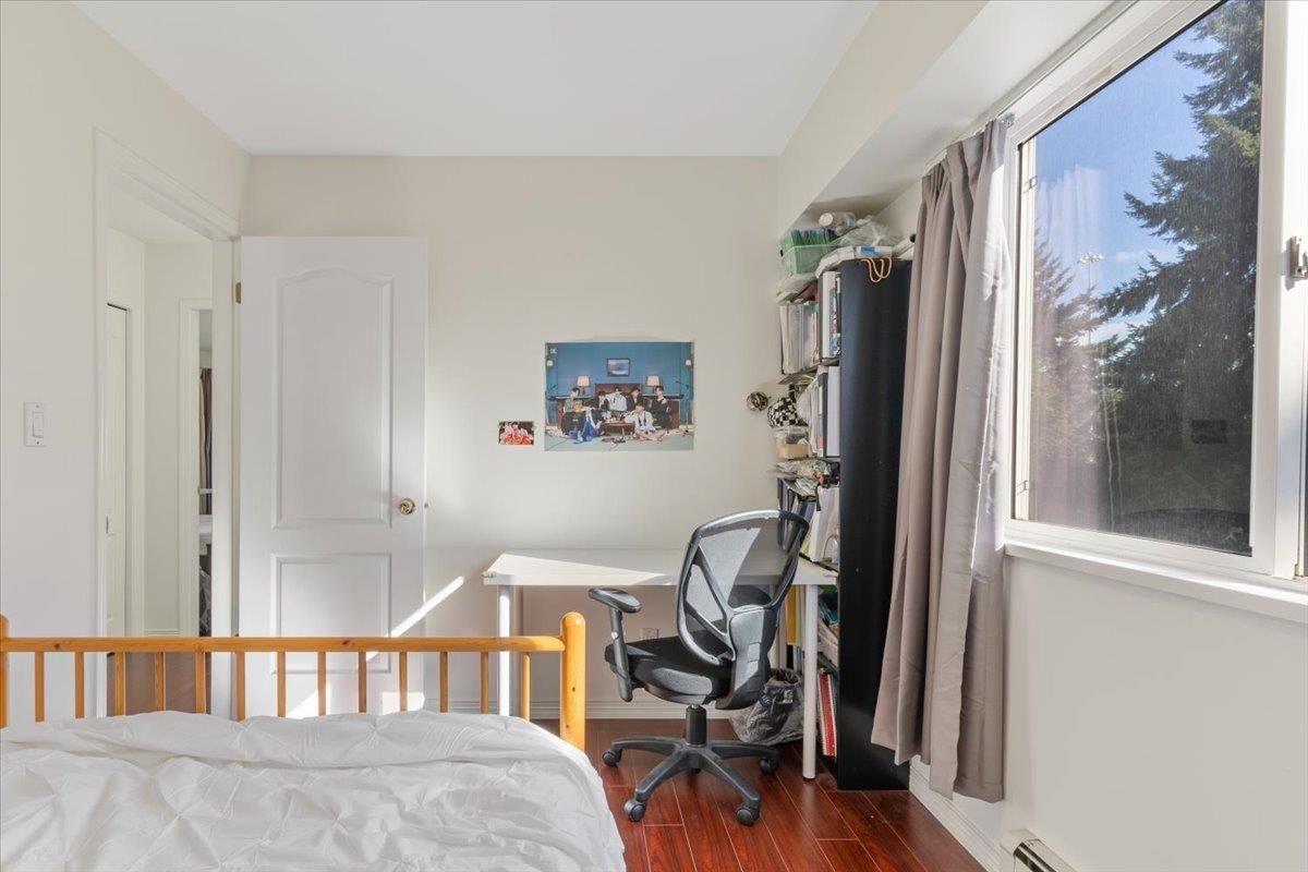 Listing Image 17