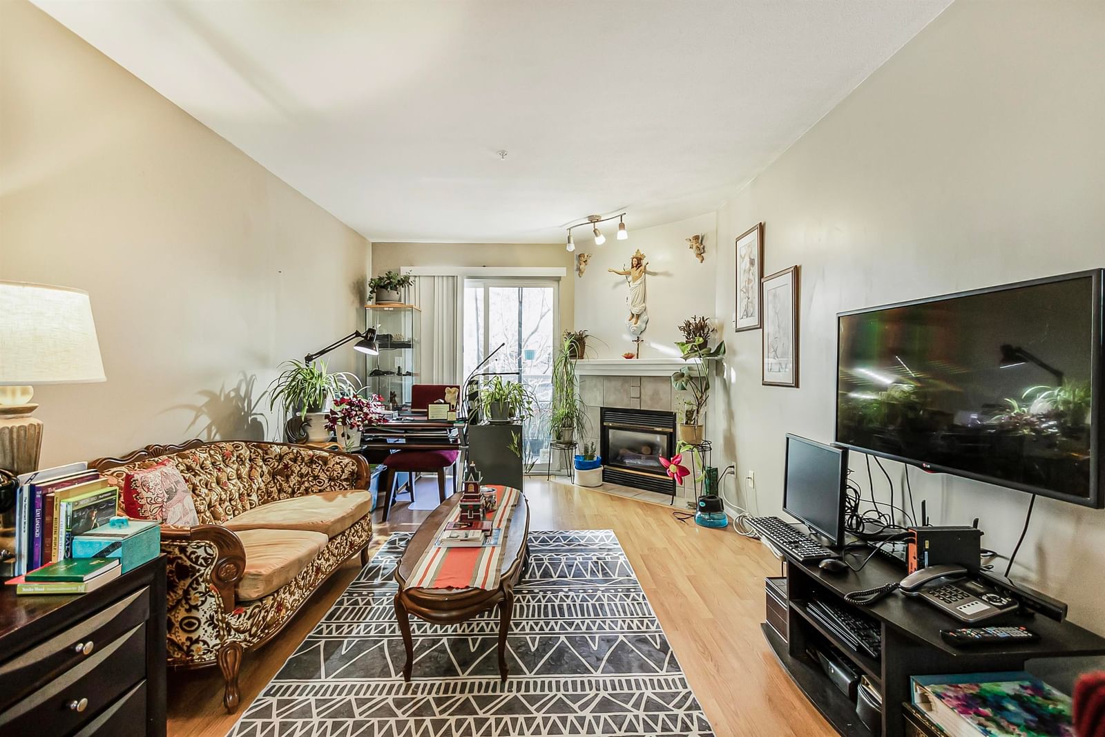 Listing Image 1