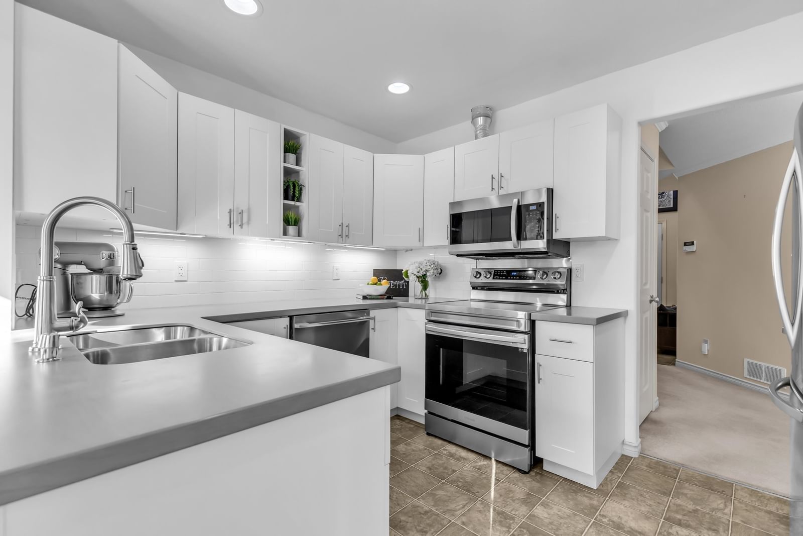 Listing Image 10