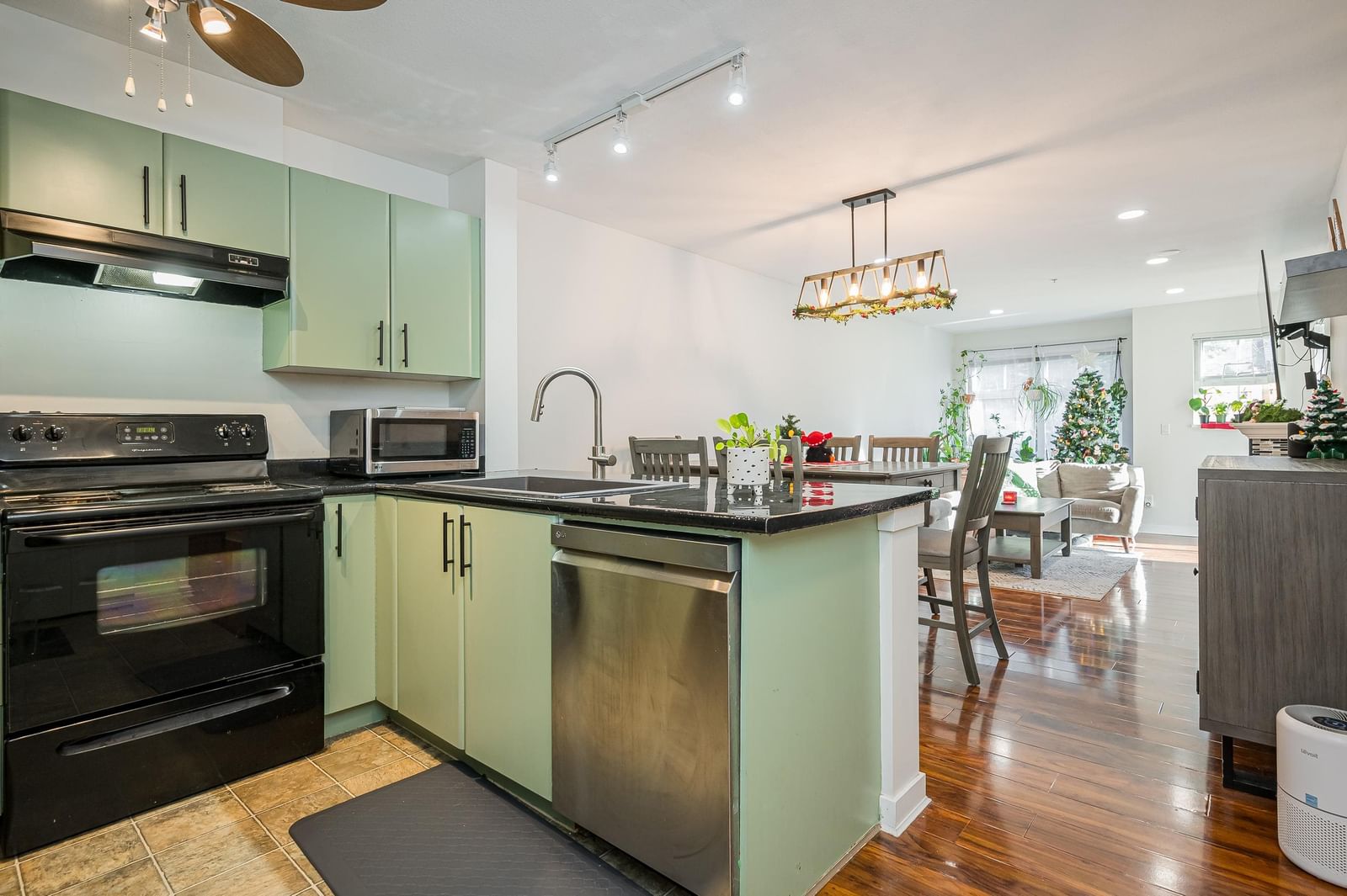 Listing Image 13