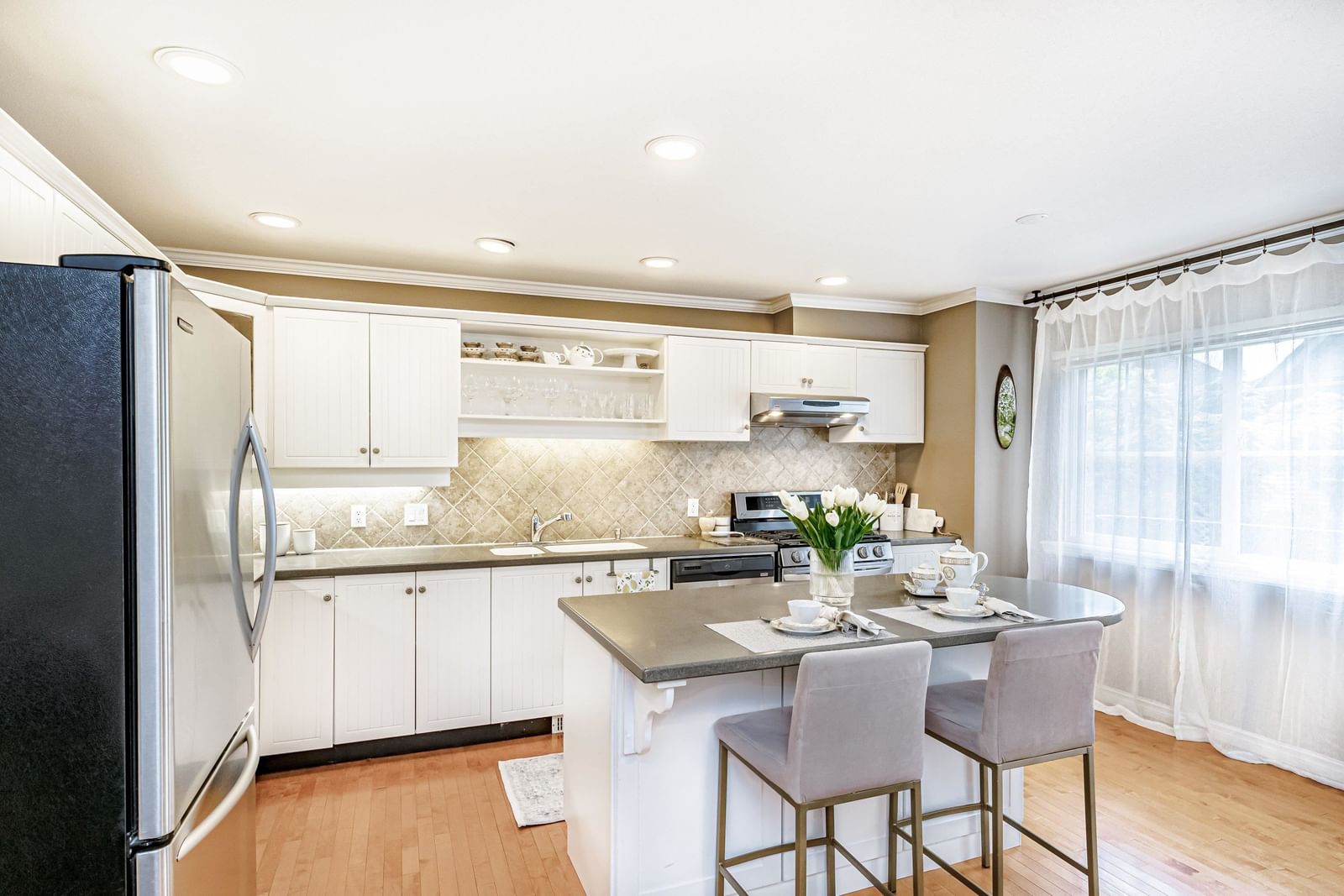 Listing Image 11