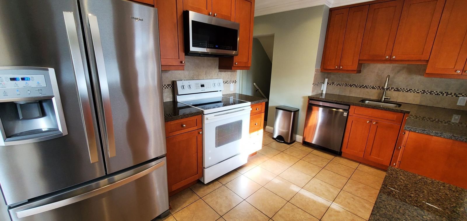 Listing Image 12