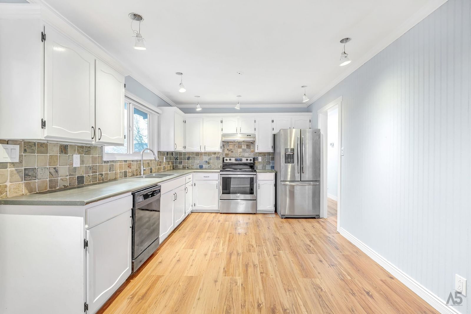 Listing Image 13