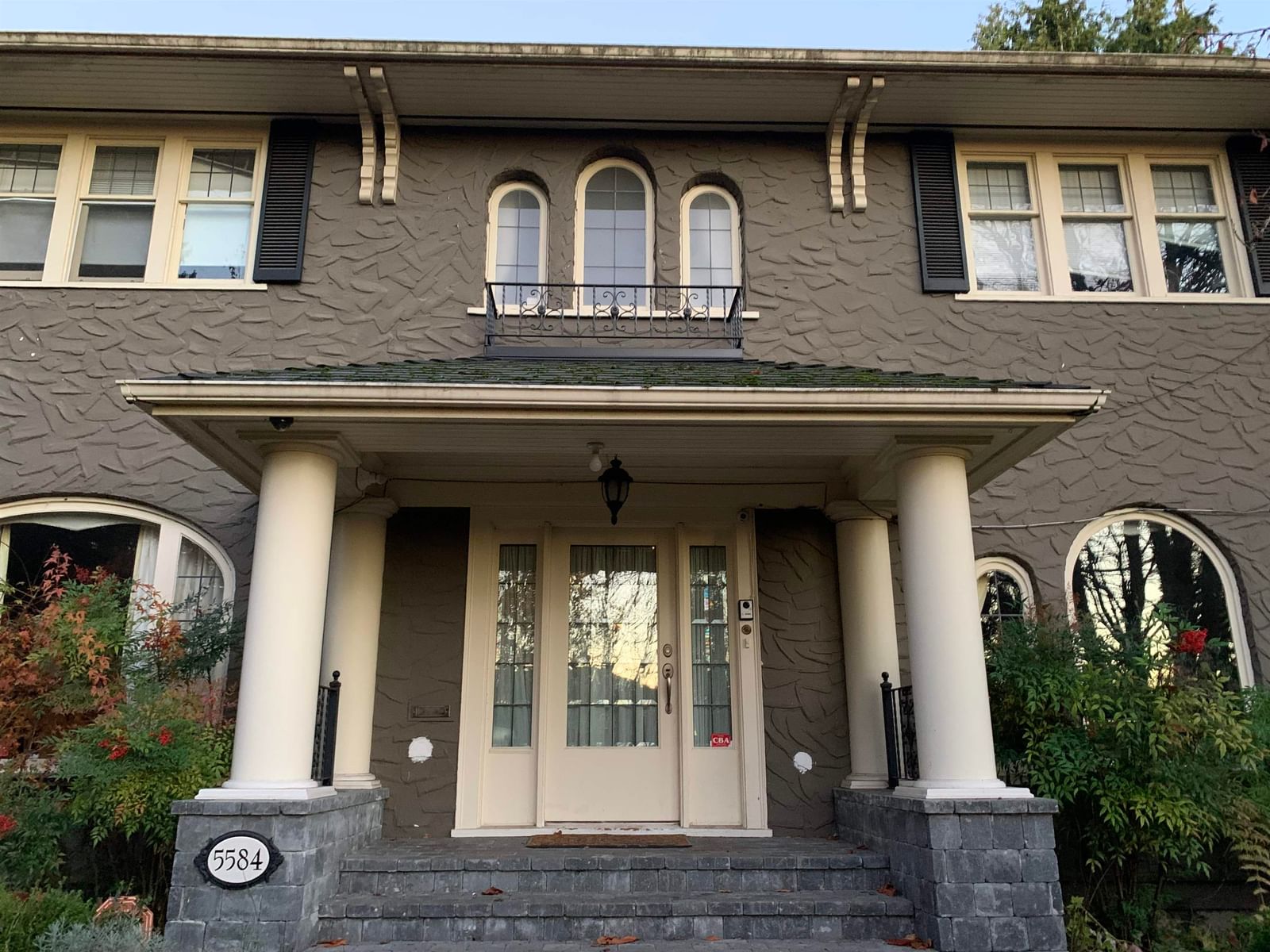 Listing Image 4