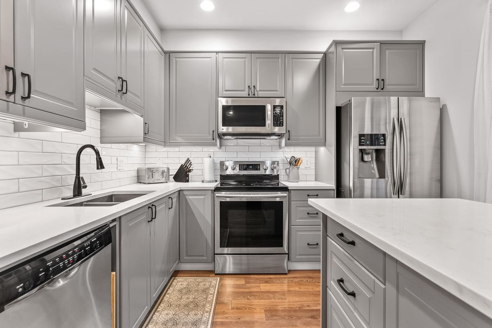 Listing Image 11