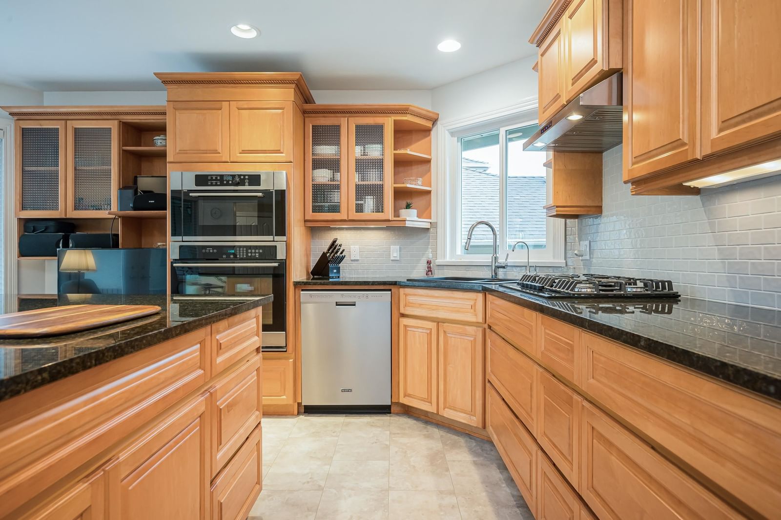 Listing Image 12