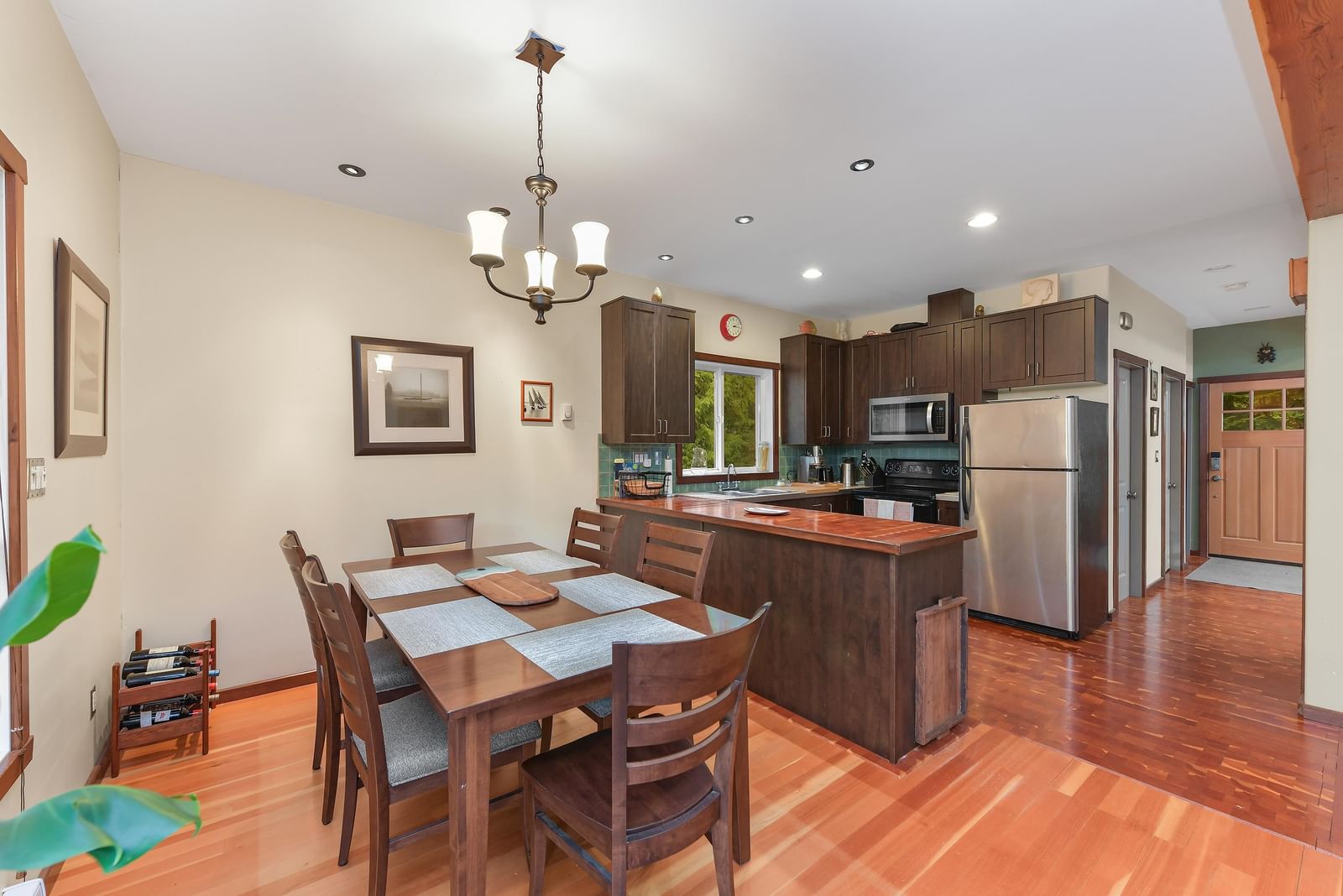 Listing Image 12