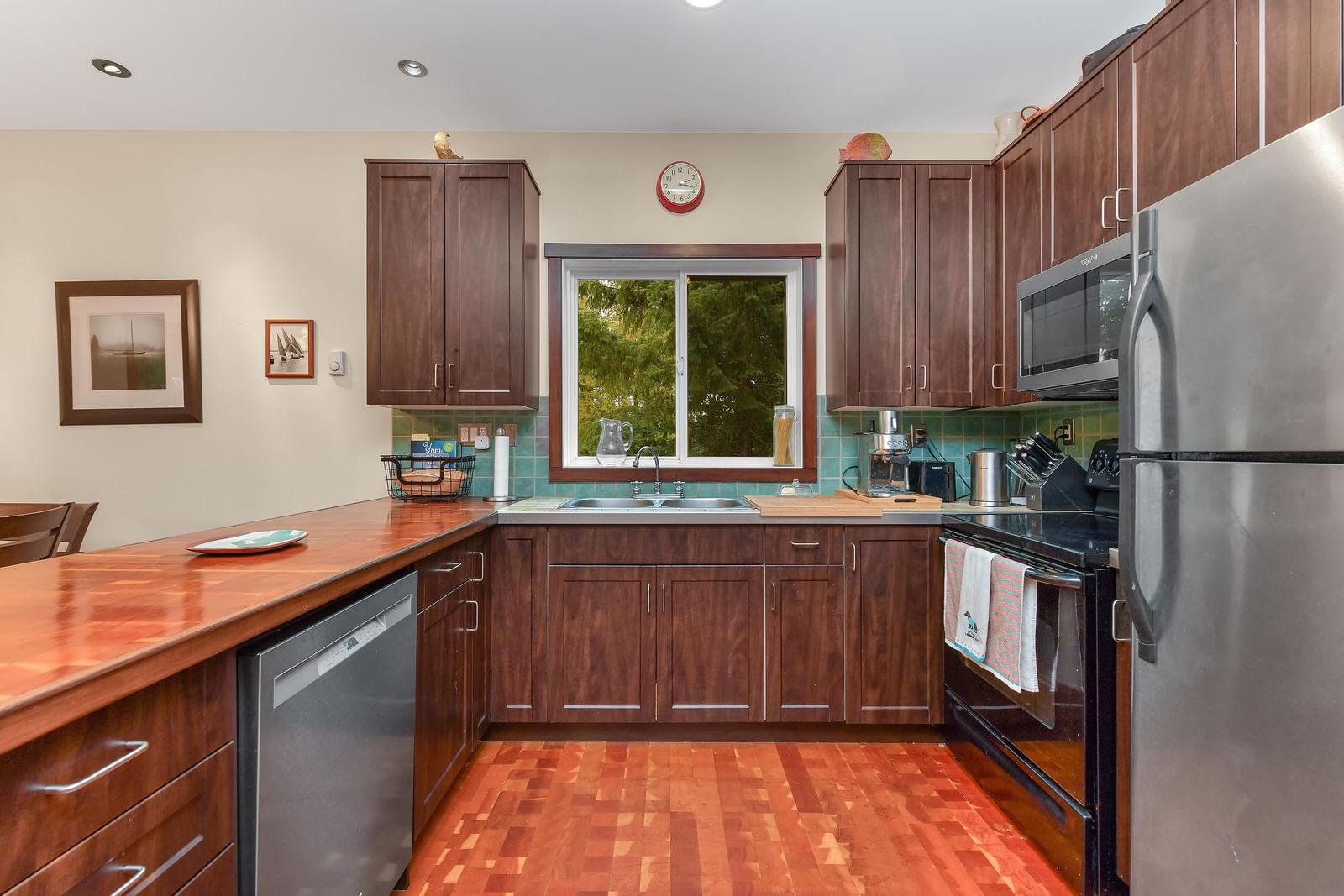 Listing Image 9