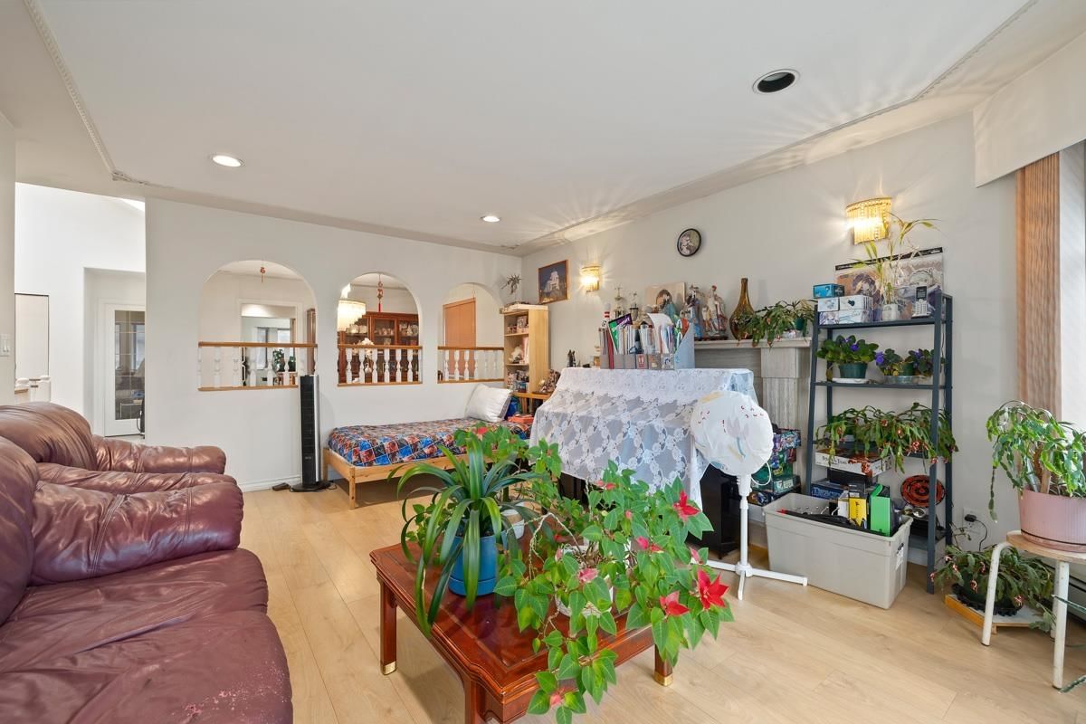 Listing Image 12