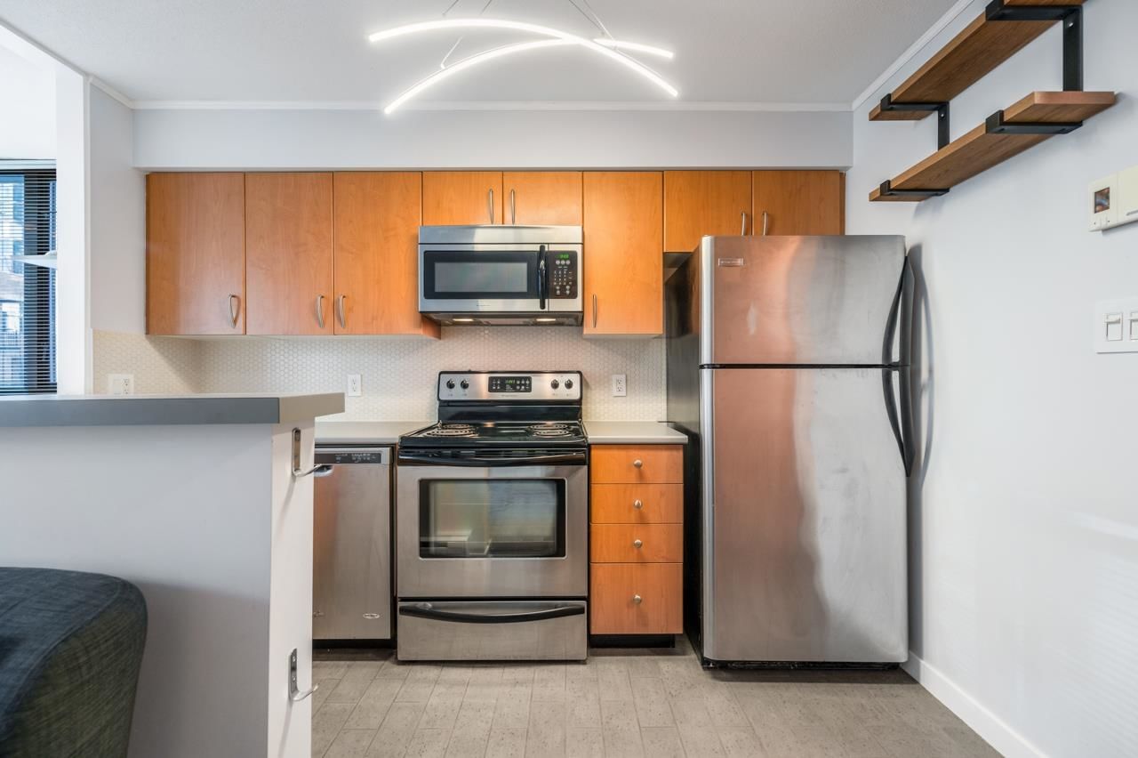 Listing Image 4