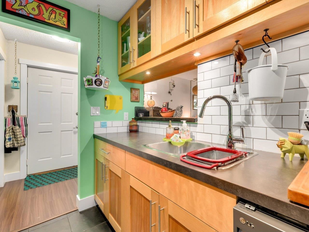 Listing Image 9