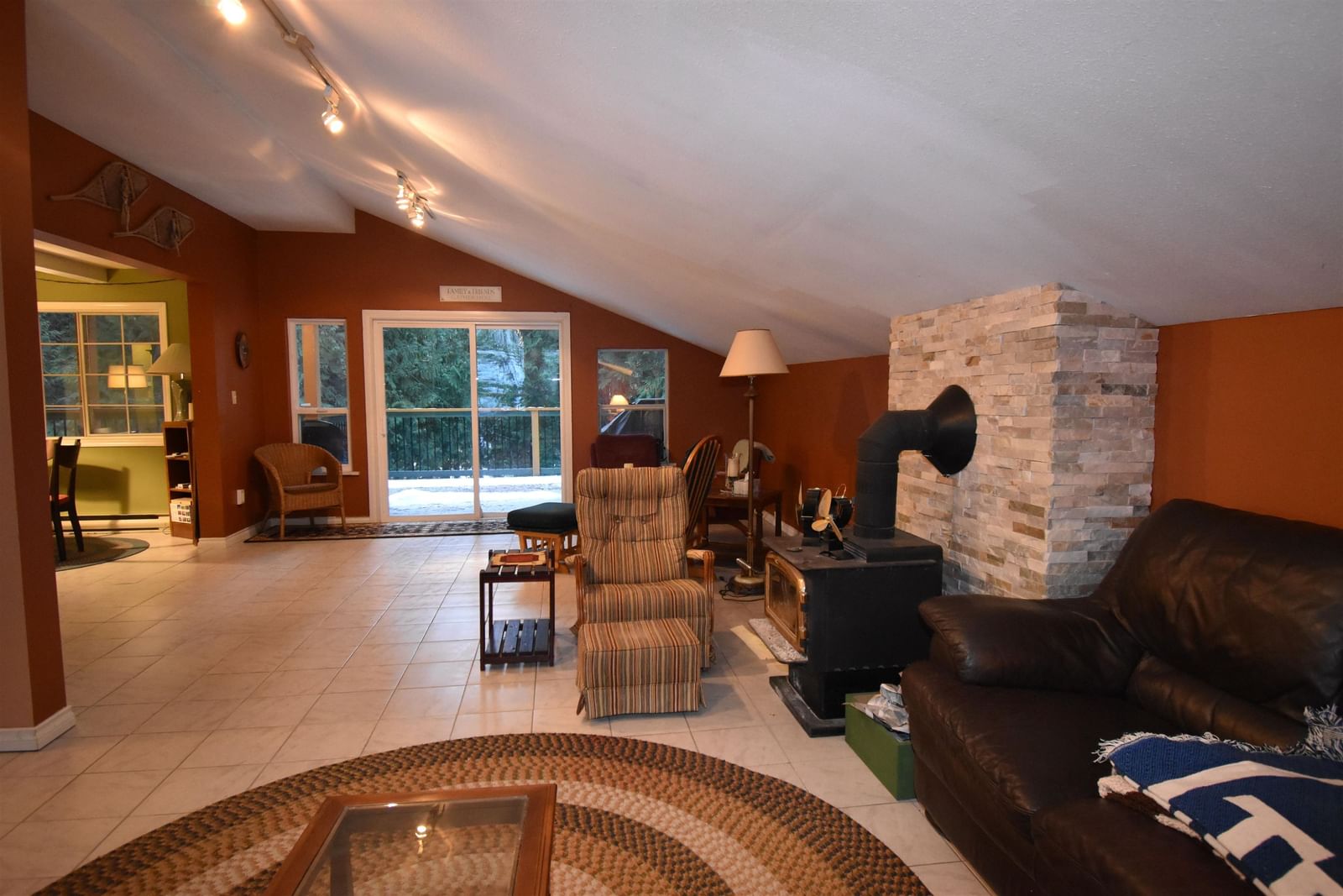 Listing Image 9