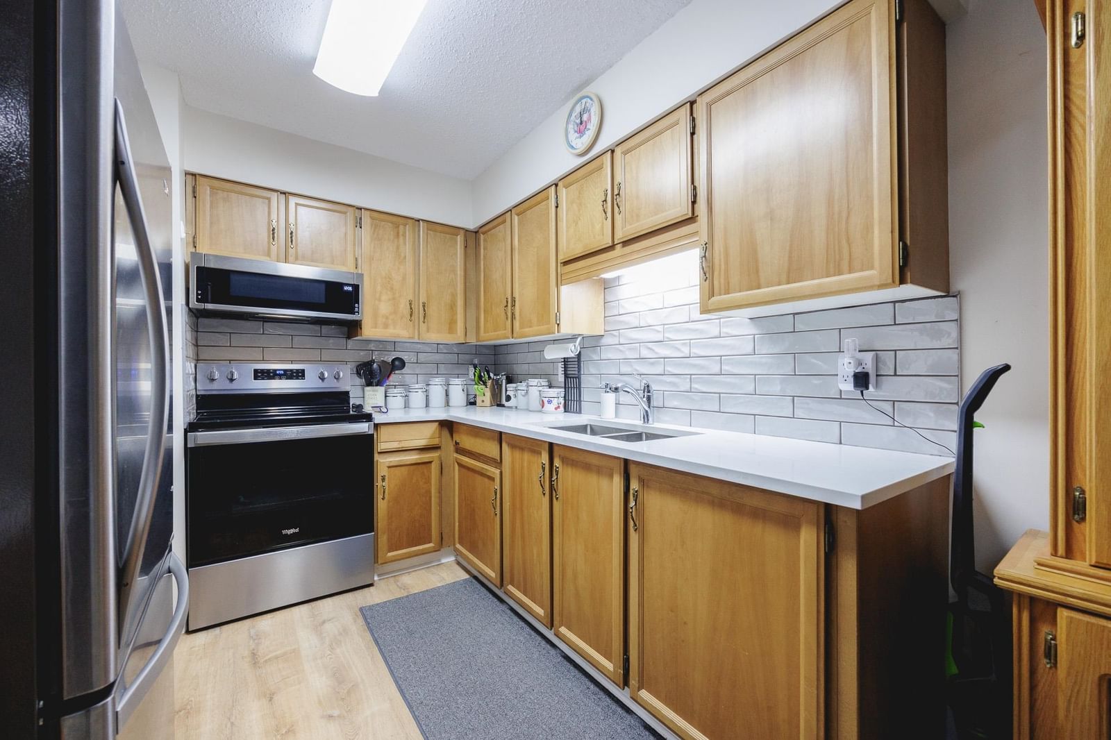 Listing Image 6