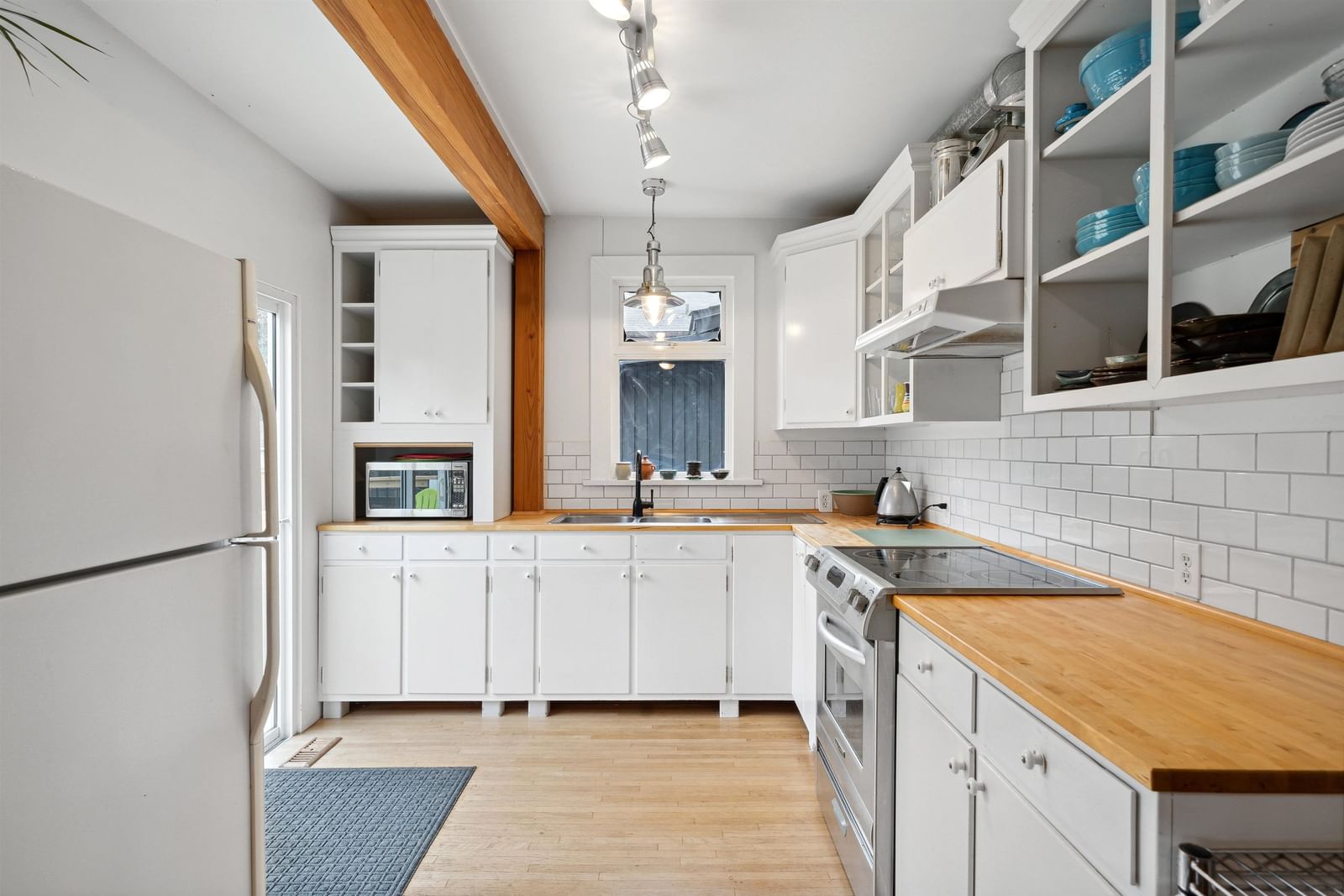 Listing Image 12