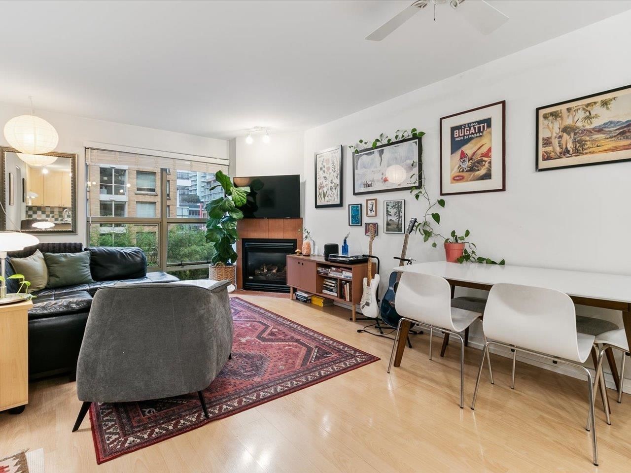 Listing Image 8