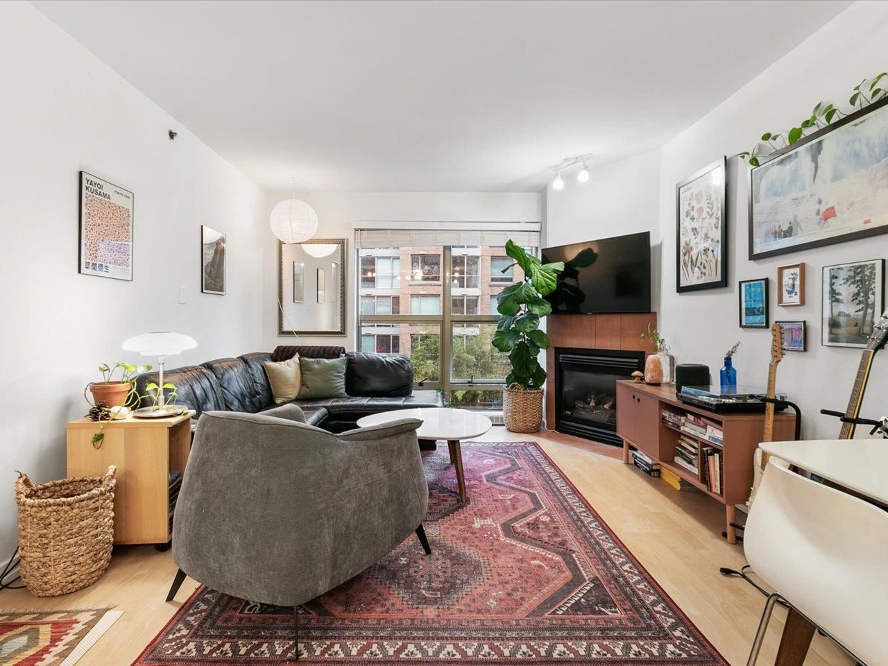 Listing Image 9