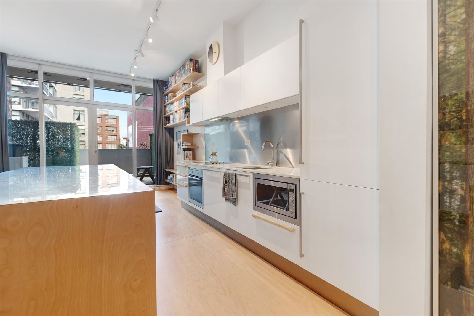 Listing Image 10