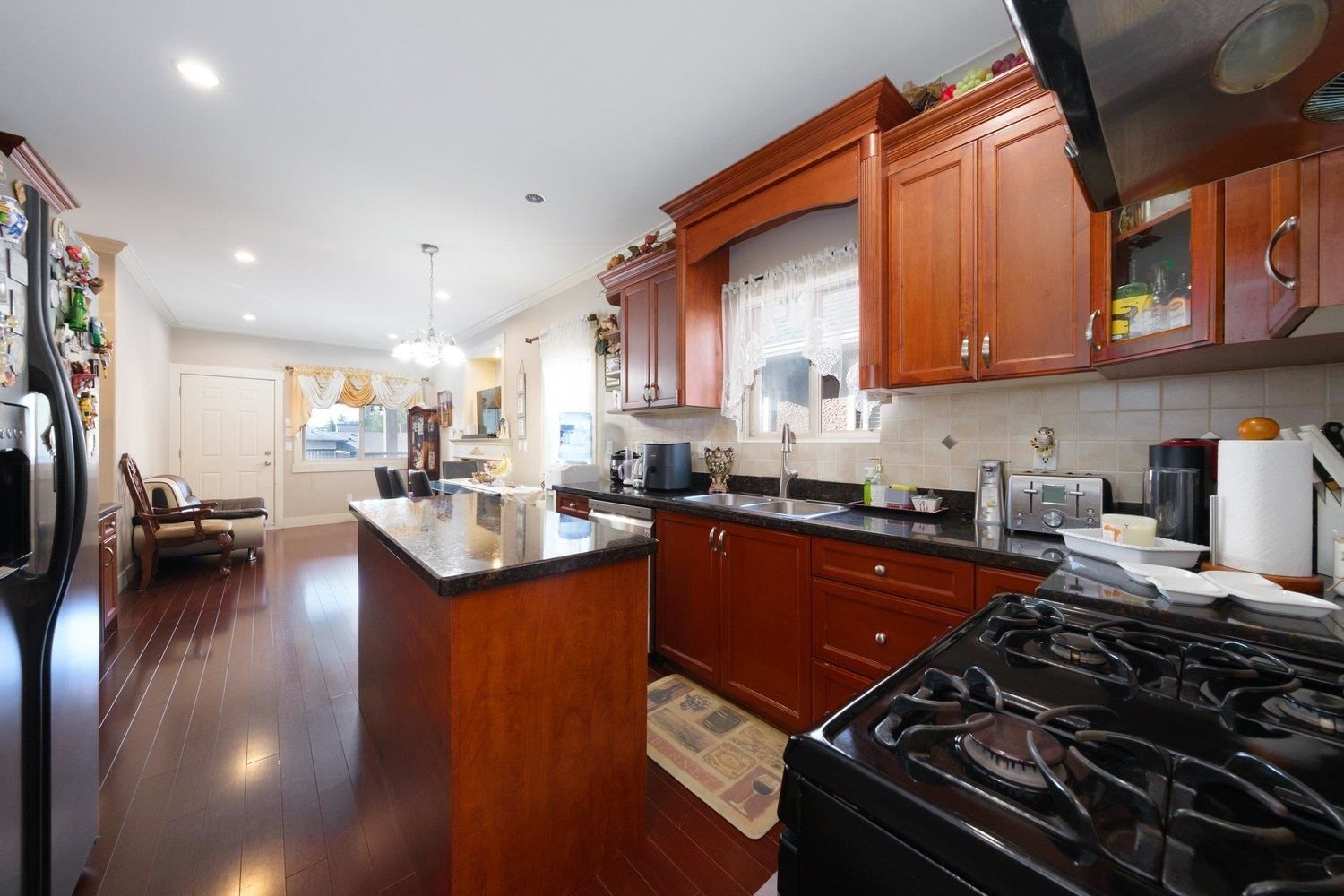 Listing Image 6