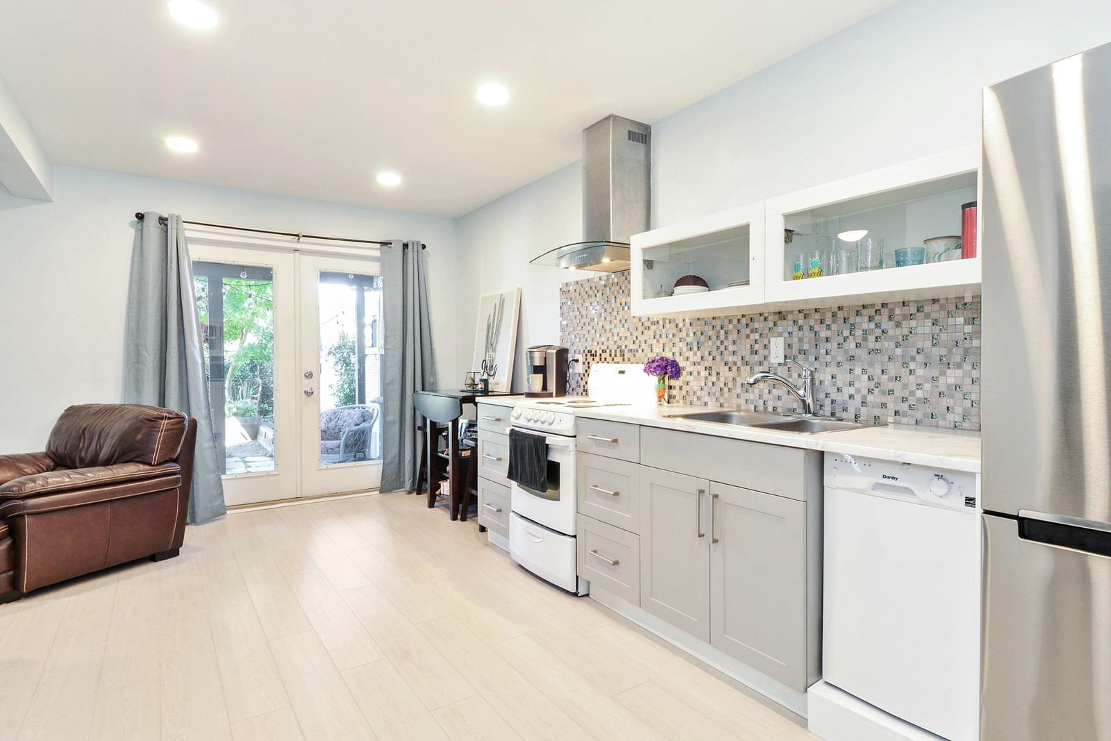Listing Image 19