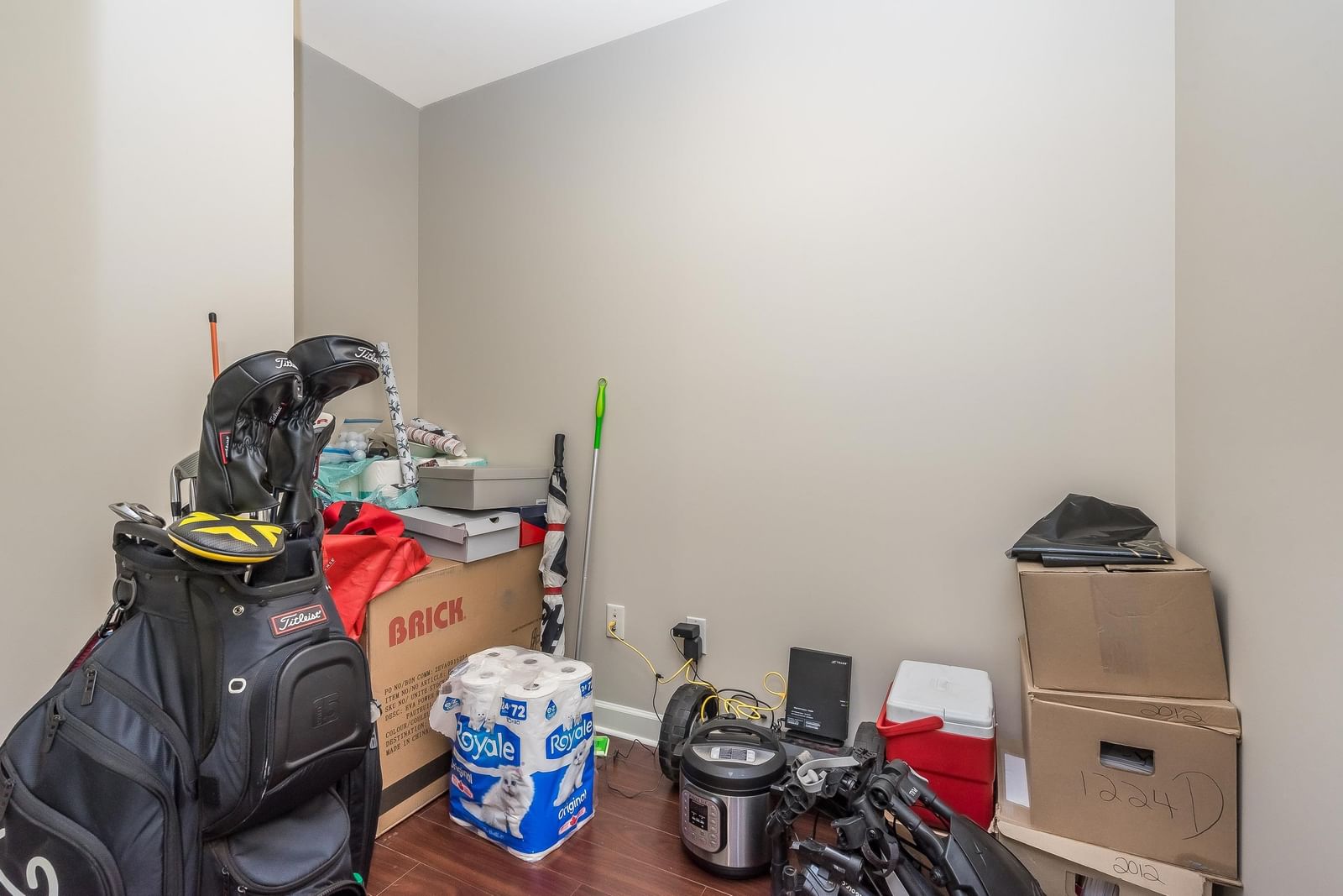 Listing Image 12