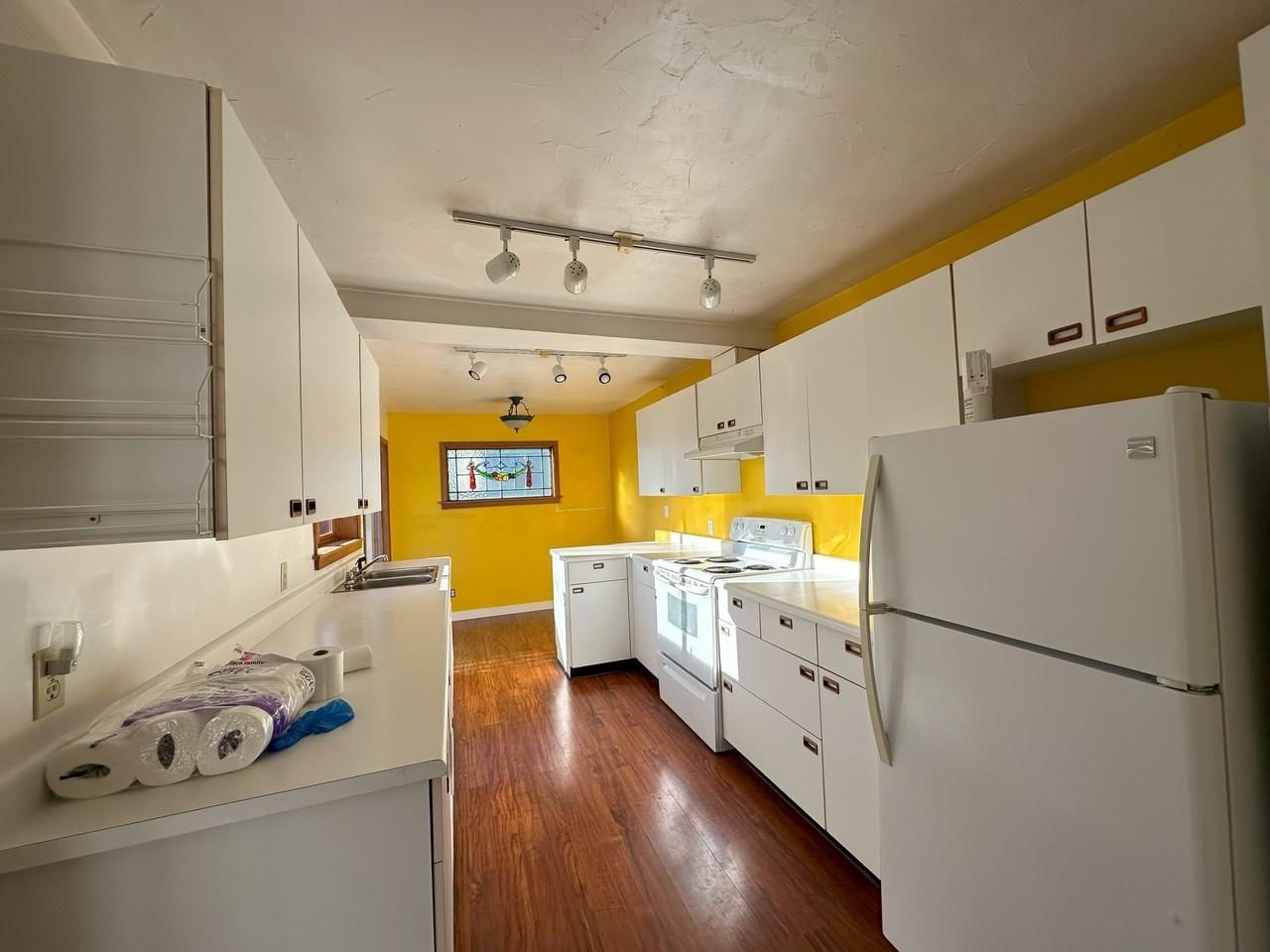 Listing Image 5