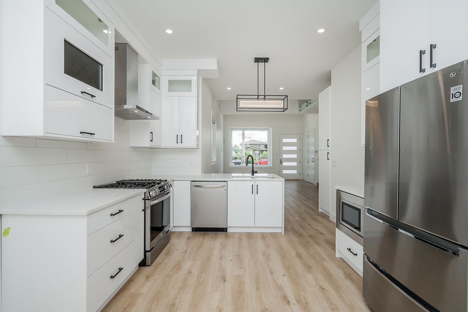 Listing Image 10