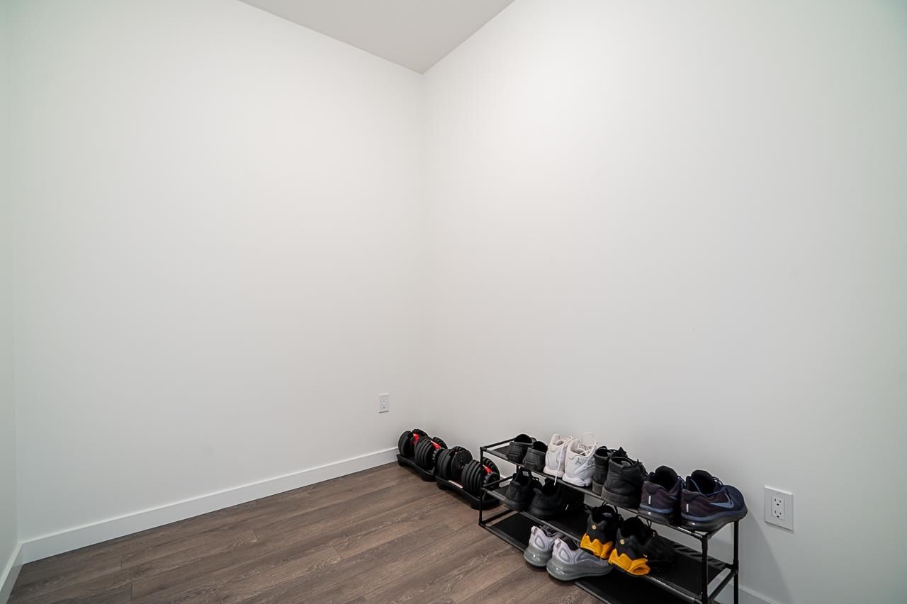Listing Image 24