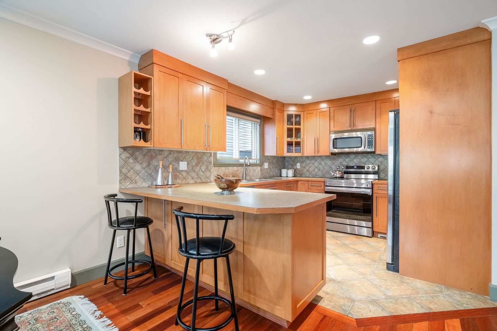 Listing Image 10
