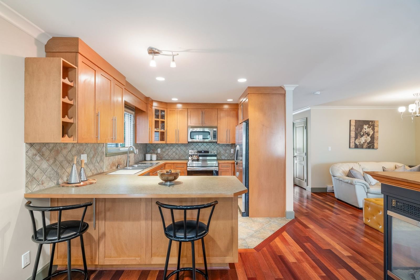 Listing Image 11