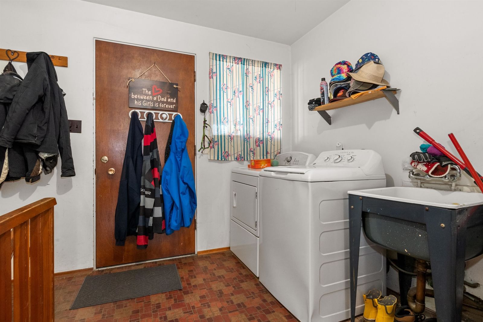 Listing Image 11