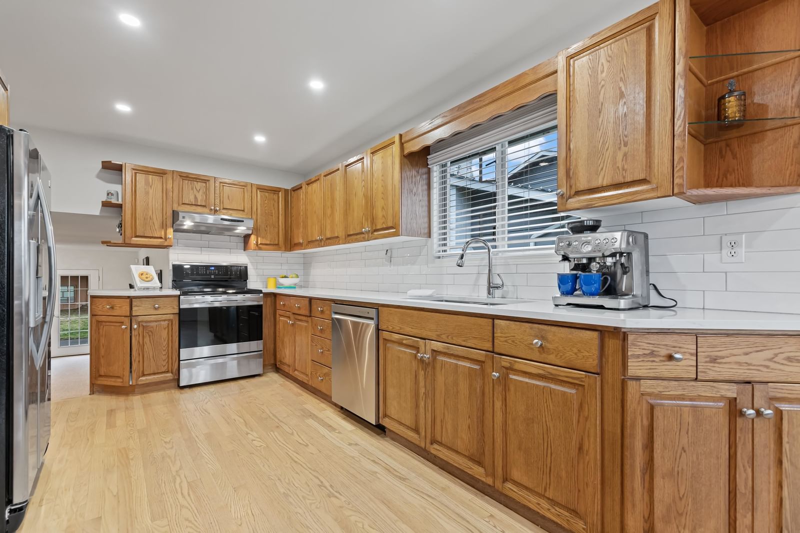 Listing Image 8