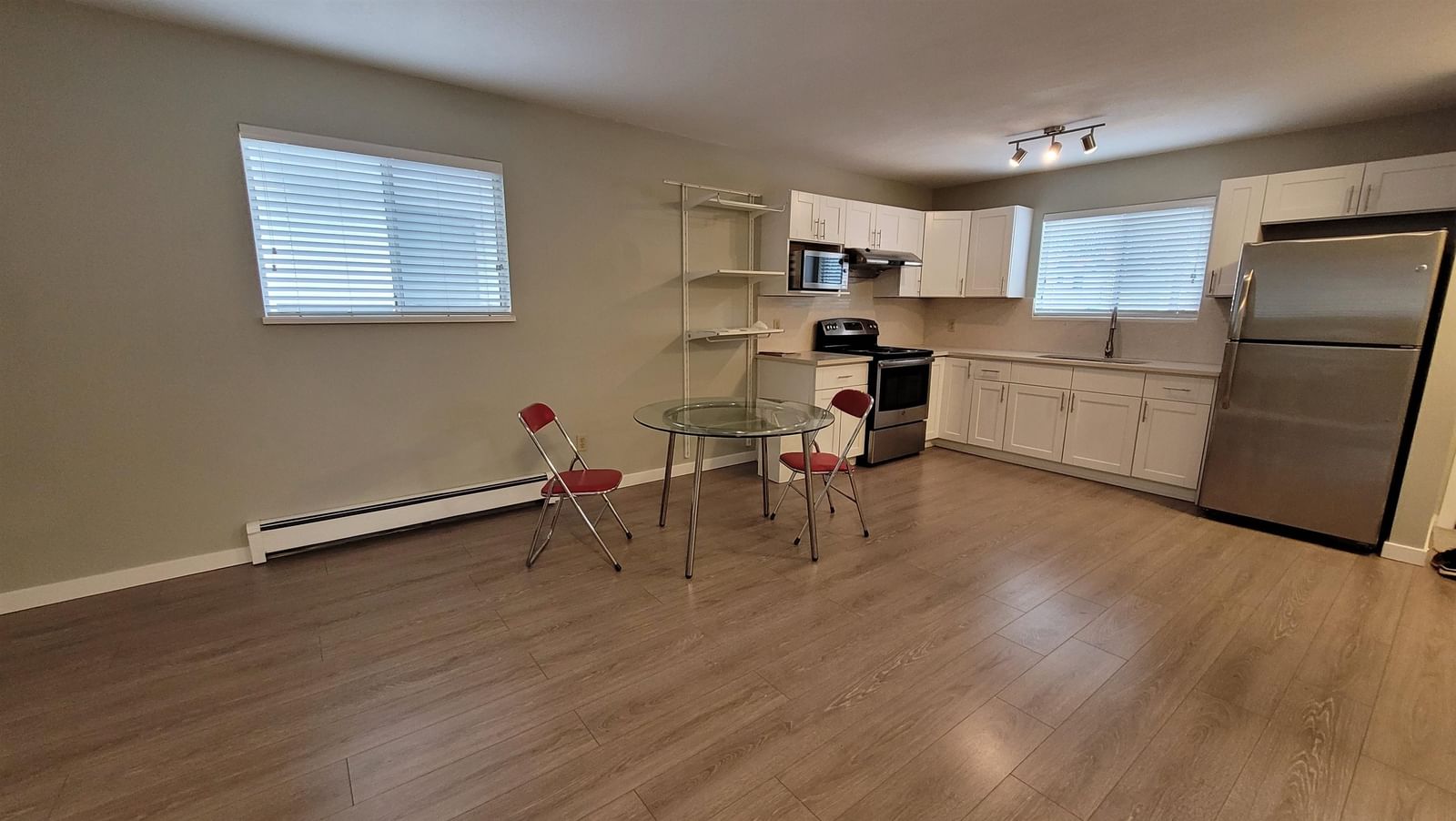 Listing Image 5