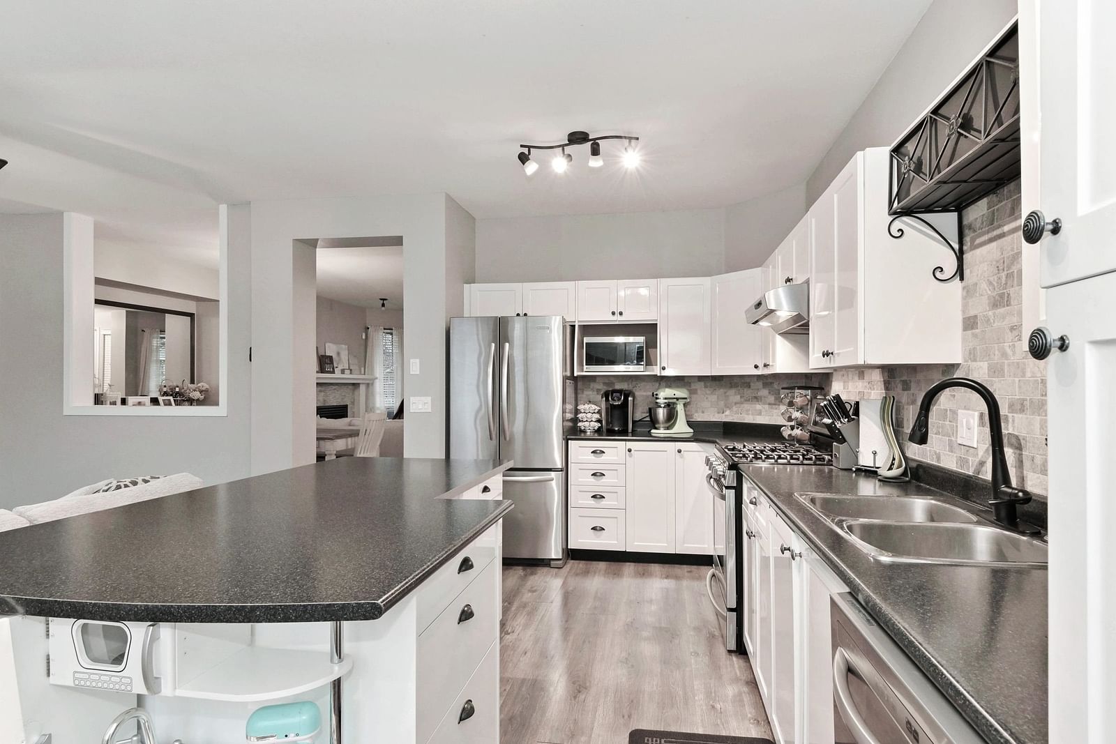Listing Image 9