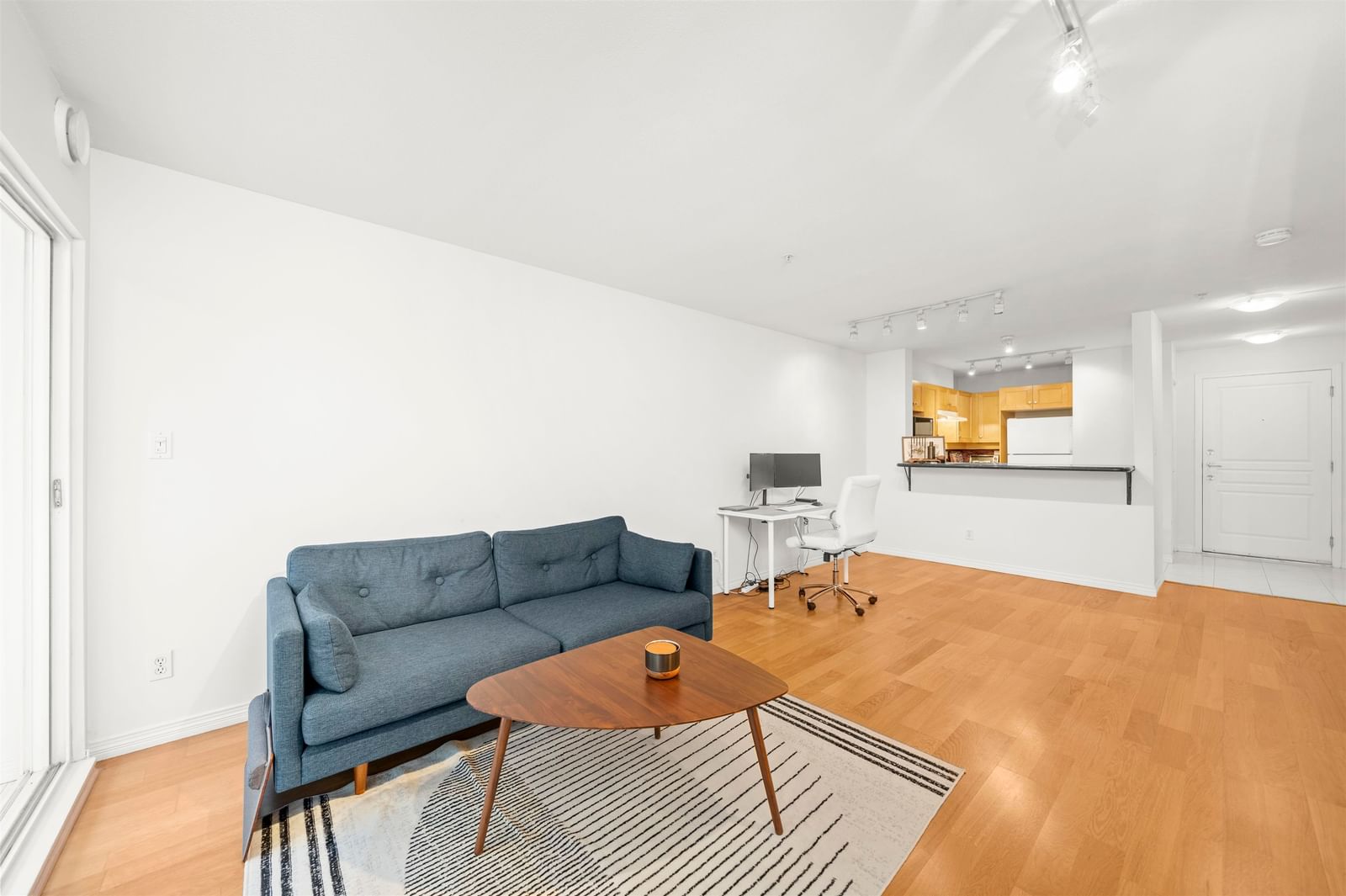Listing Image 8