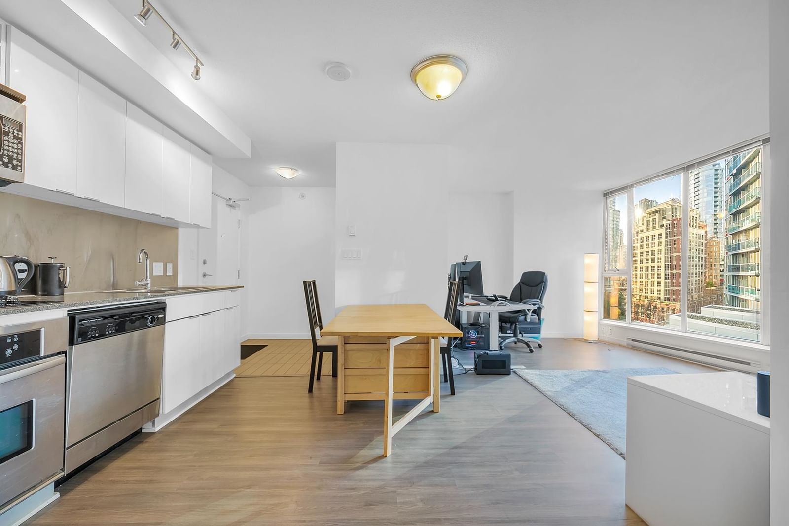 Listing Image 10