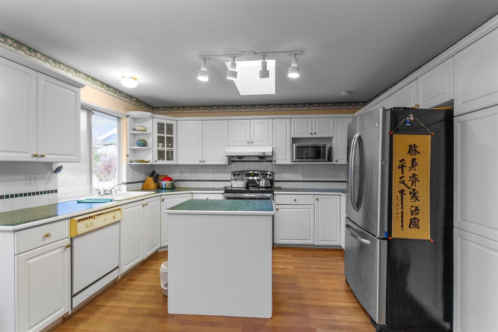 Listing Image 9